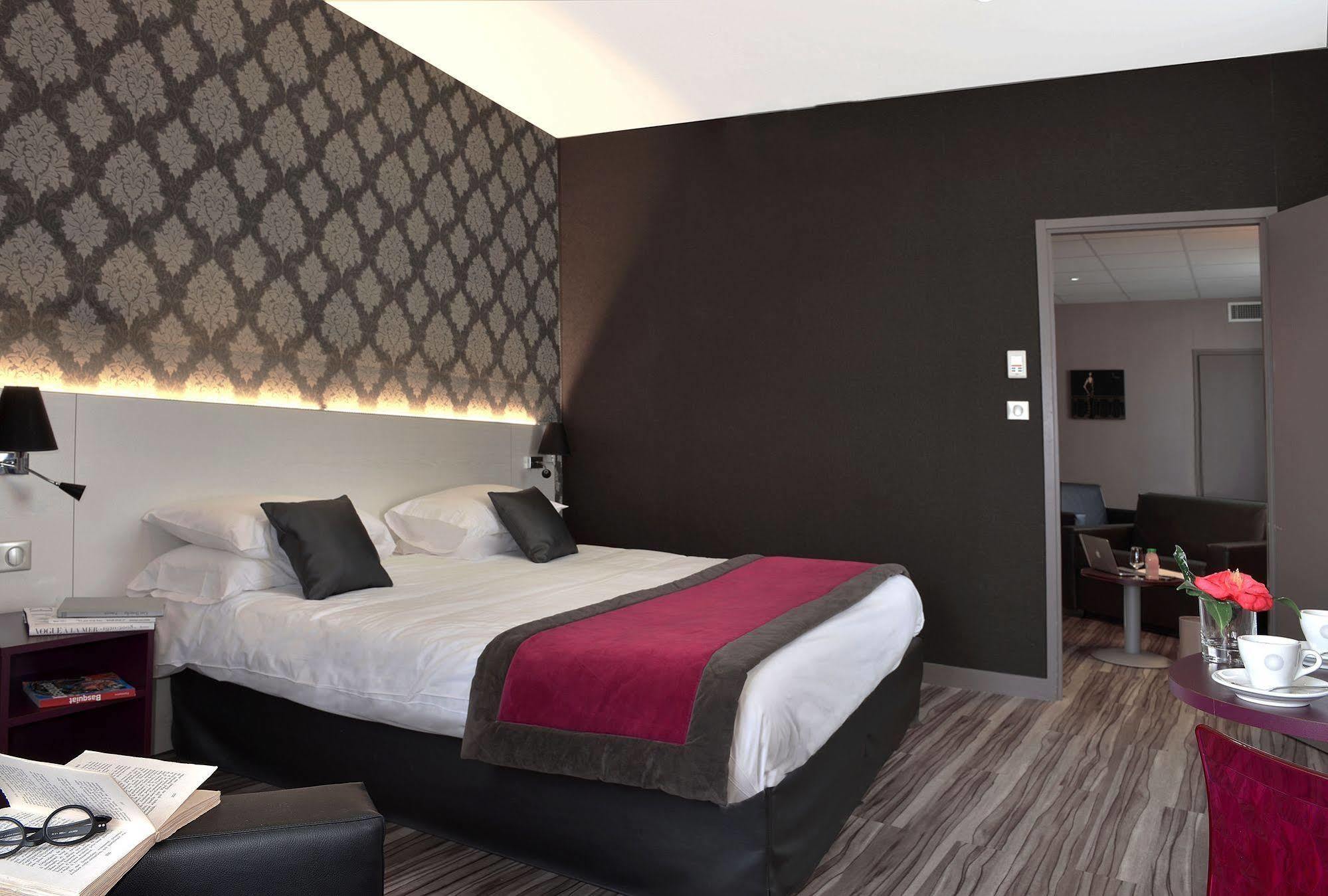 Logis Hotel-Restaurant Le Fontarabie Fontenay-le-Comte Εξωτερικό φωτογραφία